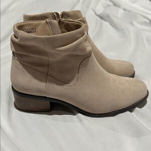 Vionic Elegant Beige Ankle Boots Size 7